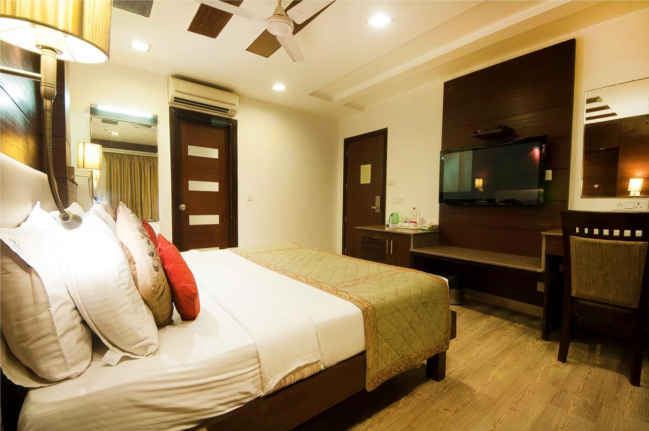 Hotel Amaltas International - Delhi-16 Neu-Delhi Exterior foto