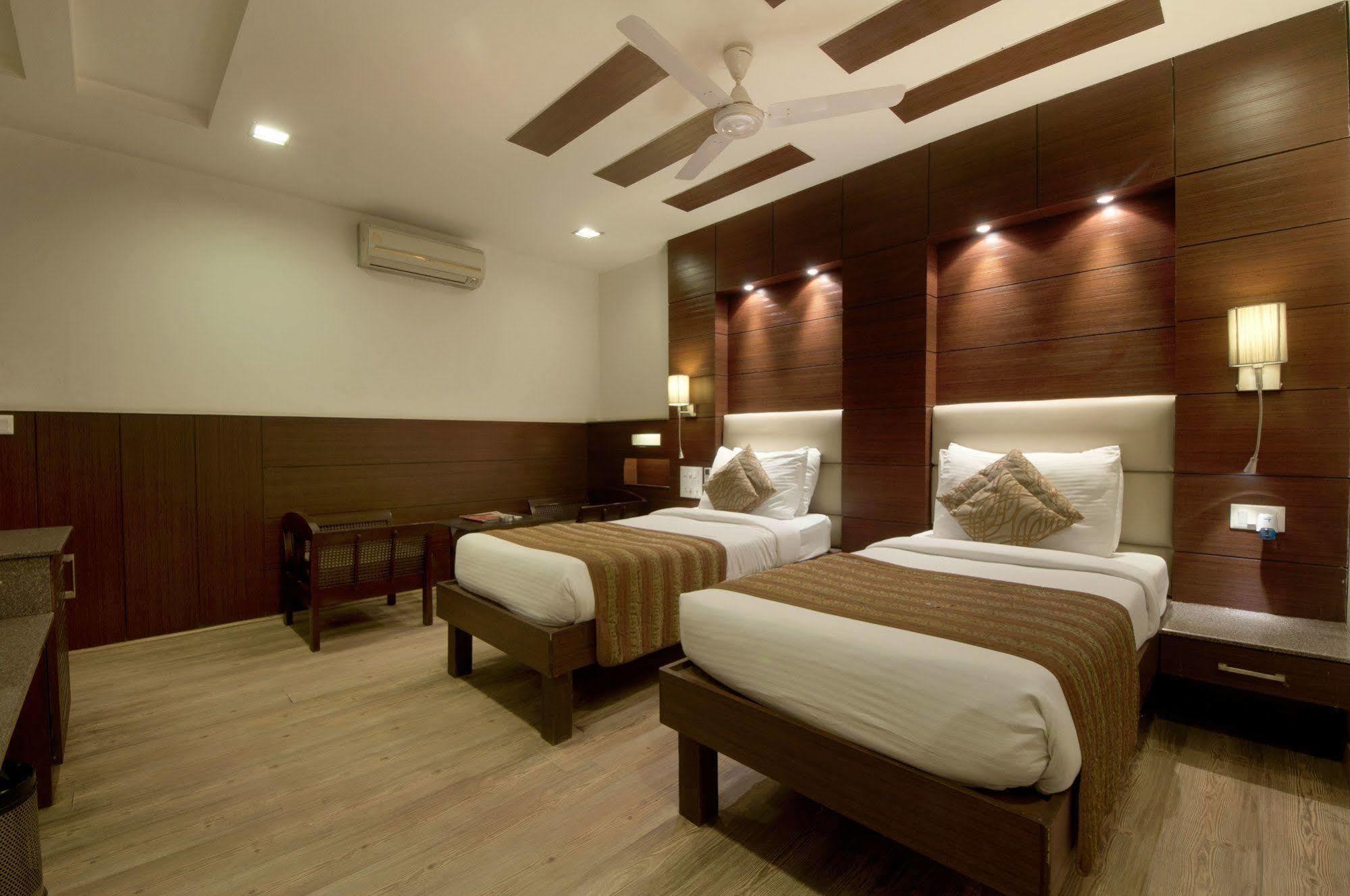 Hotel Amaltas International - Delhi-16 Neu-Delhi Exterior foto