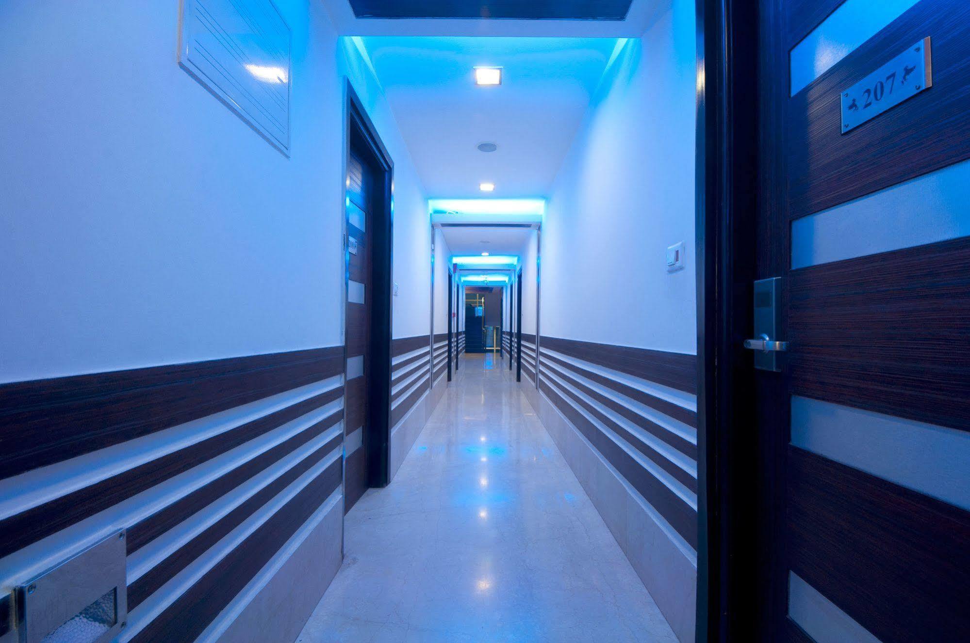 Hotel Amaltas International - Delhi-16 Neu-Delhi Exterior foto